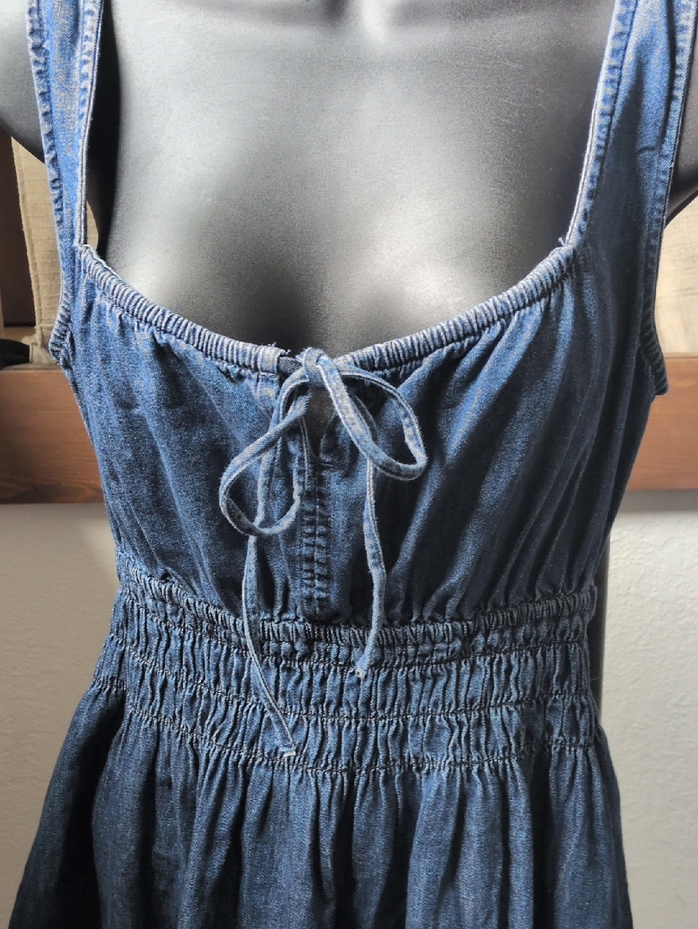 ✨ Nwt  Gap Denim Tie-Front Smocked Waist Mini Dress Size S - Picture 9 of 9
